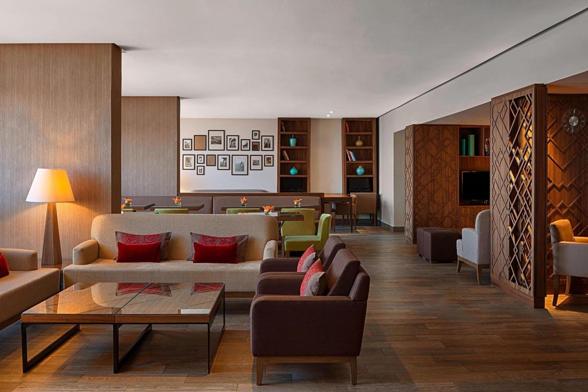 Club level, Guest room, 1 King, High floor, Pool access,1706482910:JPEG